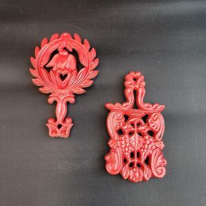 Cast Iron Eagle Grapes Mini Trivets Red Enamel Set 2 Virginia Metalcrafters VTG
